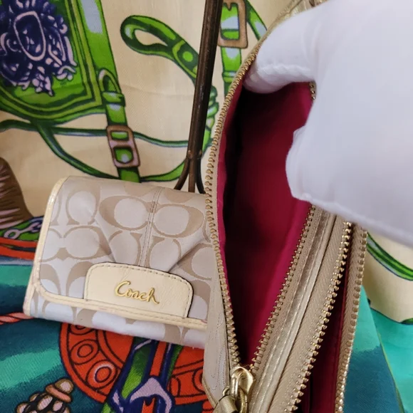 COACH Wristlet/ wallet SET - Picture 5 of 14